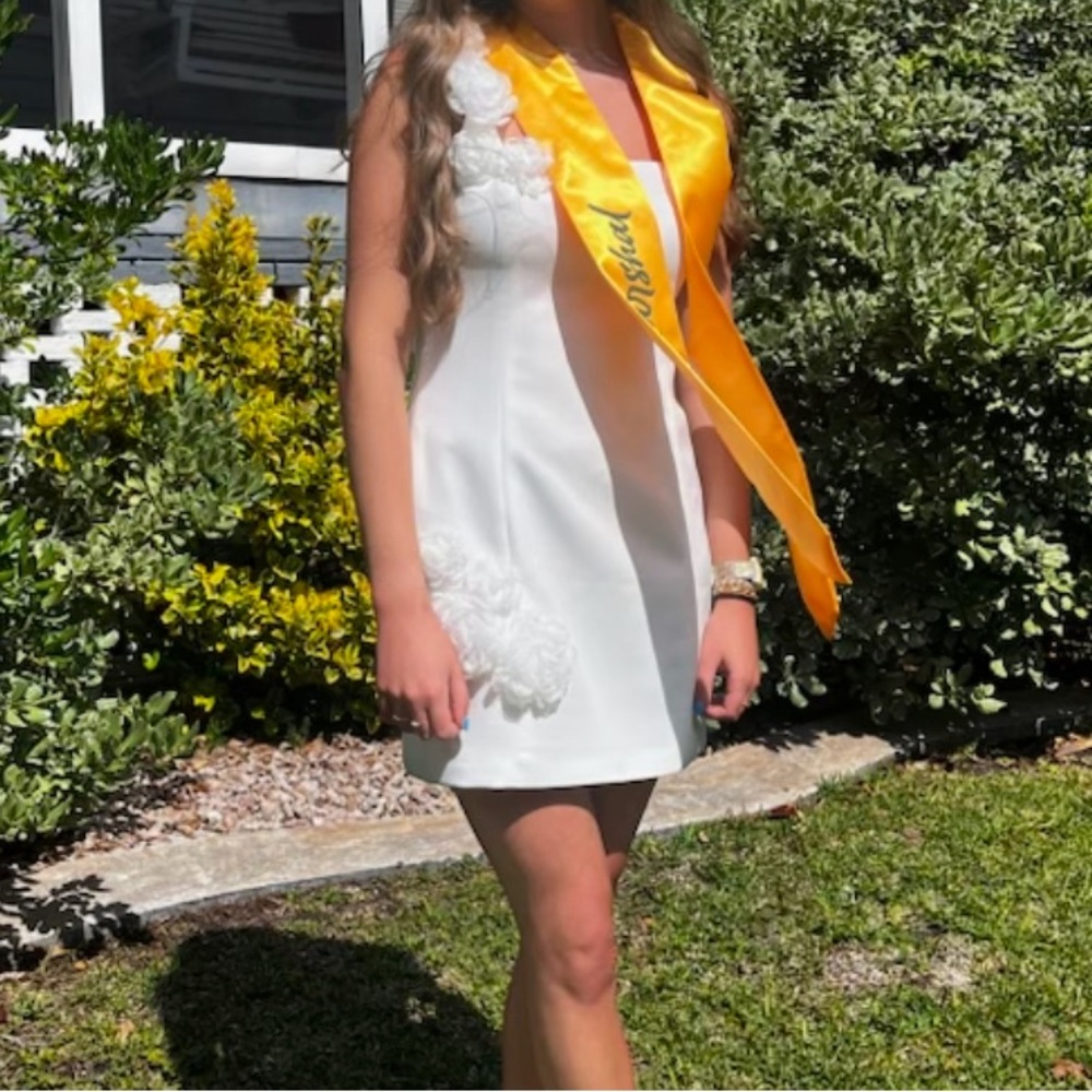 Elegant White Dress with Floral Accents.  Elliatt Trompe 3D Floral Mini Dress